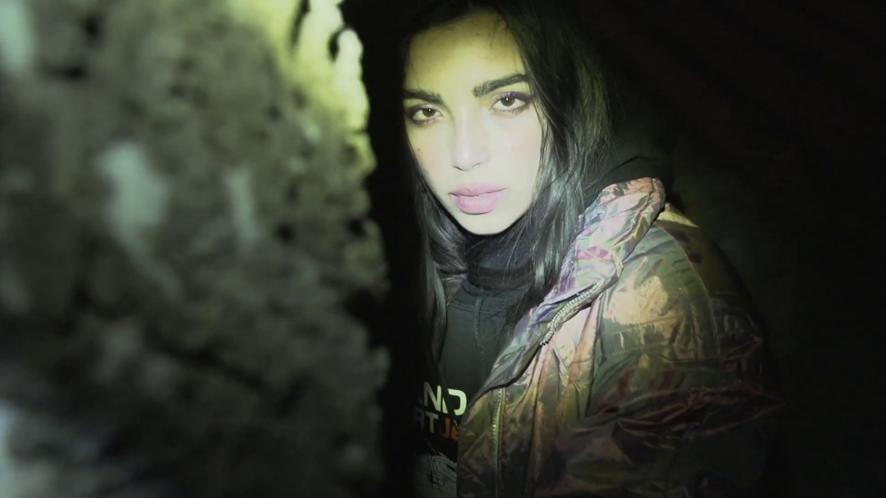 Tonton BETWEEN FRIENDS - u can still come over (Official Video) di YouTube Tonton BETWEEN FRIENDS - u can still come over (Official Video) di YouTube