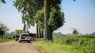 Traumahelikopter ingezet na zware aanrijding op Grote Waardweg in Werkendam Traumahelikopter ingezet na zware aanrijding op Grote Waardweg in Werkendam