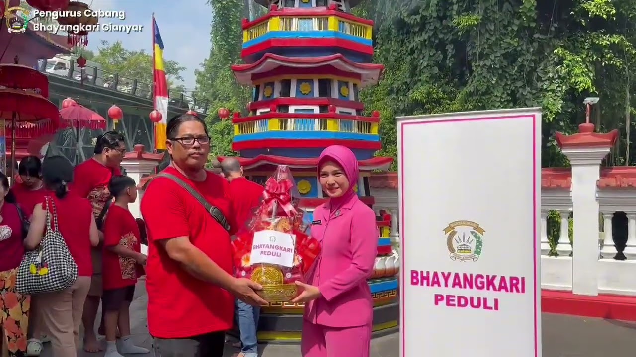 Bakti Sosial Dan Kunjungan Bhayangkari Cab.Gianyar Ke Tempat Ibadah Agama Buddha&Konghucu Di Gianyar