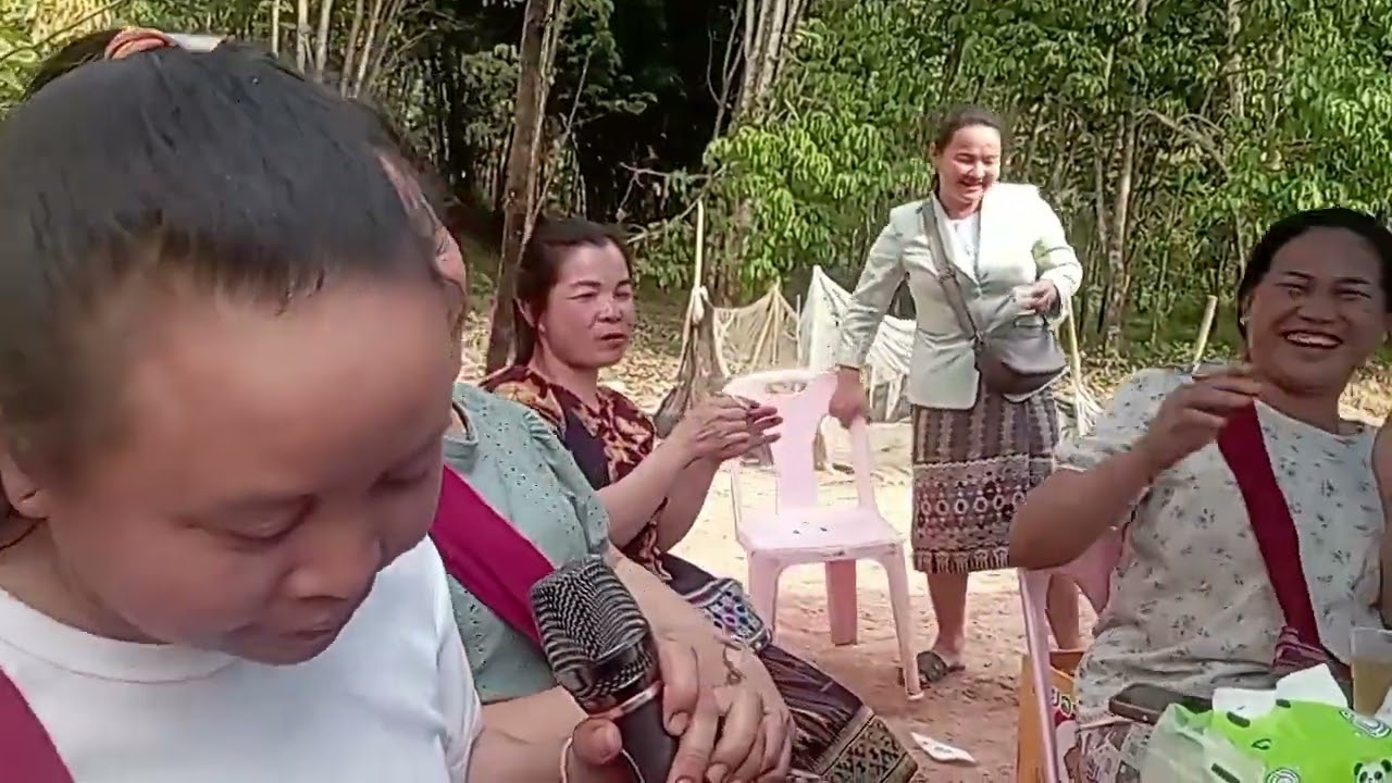 ຂັບໄຕ໋ດຳອິ້ນມ່ວນວ່າເຖີງການຍົກຍ້າຍບ້ານເຮືອນ