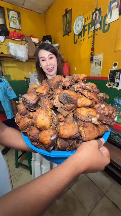 Nasi bebek madura terlaris di Jakarta Barat kayaknya, bebek & ayamnya sudah digoreng dulu biar cepat