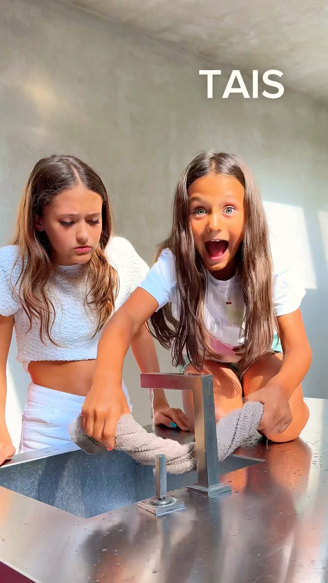Who used the brain: TAIS or YANA? ? @_miss_tais_
