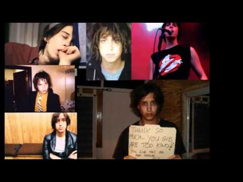 วีดีโอ: Julian Casablancas มูลค่าสุทธิ: Wiki, แต่งงานแล้ว, ครอบครัว, แต่งงาน, เงินเดือน, พี่น้อง