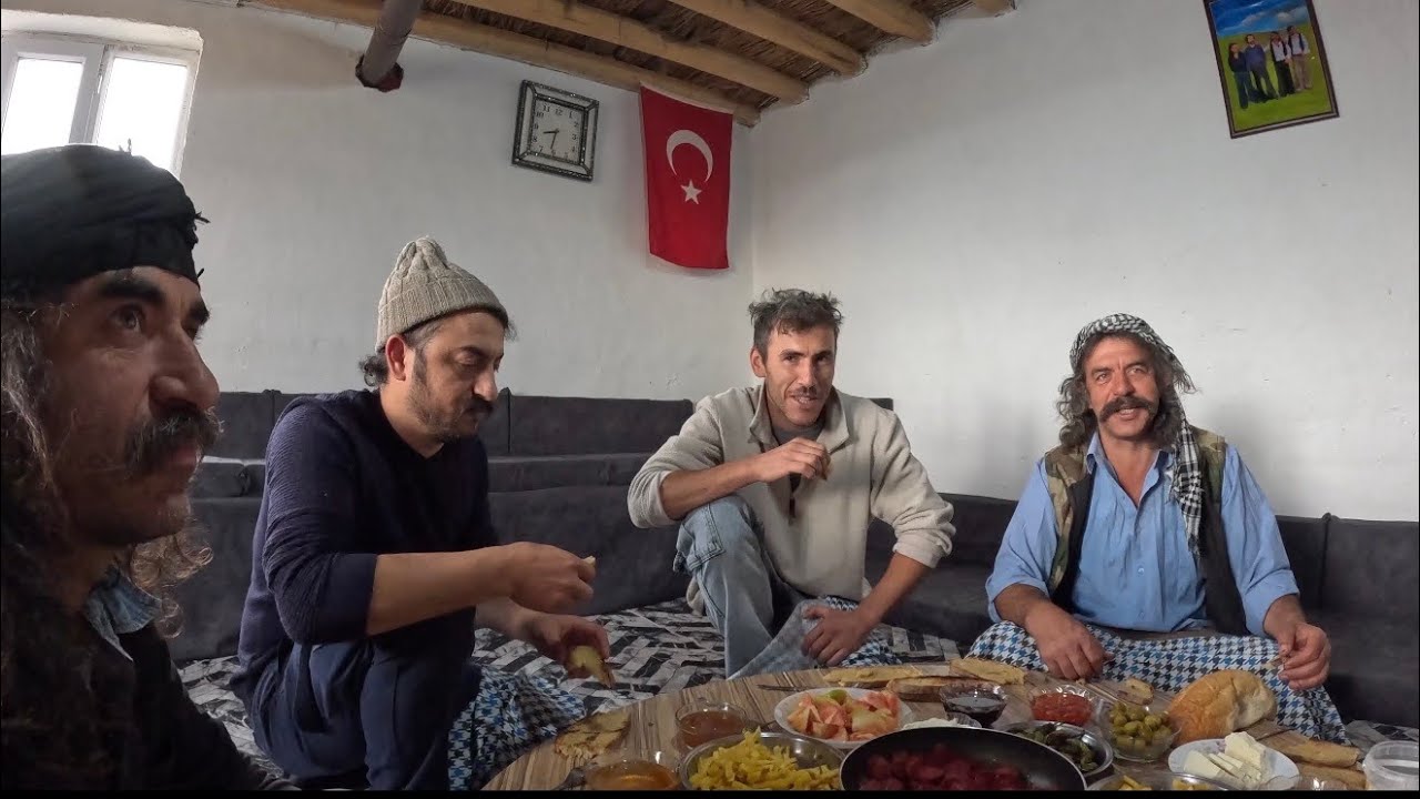 ŞUHUTLU PALA DAYI VE AİLESİNİN DAĞDA YAŞAMI/DİŞİ KÖPEĞİMİZİ DAĞLI KANGALLA ÇİFTLEŞTİRDİK/DAĞDA YAŞAM