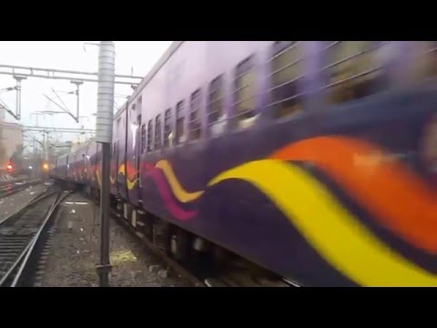22418 Mahamana Express with GZB WAP5 #30011 Navodit departing from Platform 2