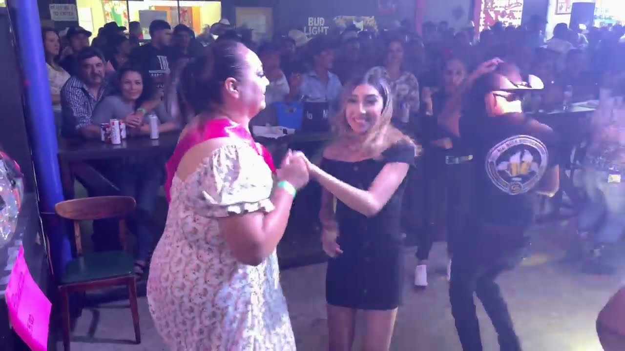 A Bailar Maria Elena! Cumbia, Con Los Caminantes