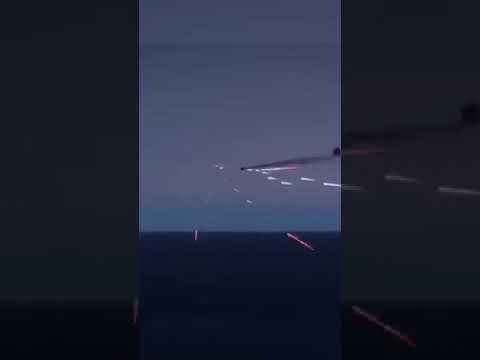 Сбивают российский самолет. Украинская ПВО работает над Черным морем