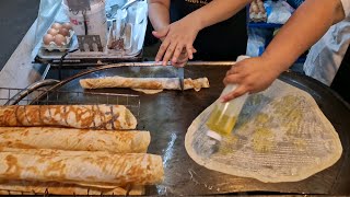 ROTI BANANA ROLL THAILÄNDISCHES STRAßENESSEN AUF DEM WEEKENDMARKET