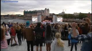 Justin Bieber - LIVE in OSLO the 30th of May singing (Baby, baby)   Norwegian Fans