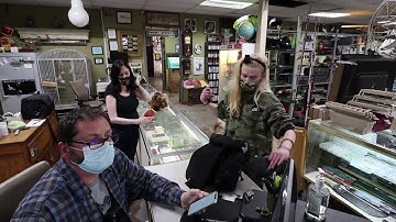 SCAMMER CAUGHT ON CAMERA TRYING TO SELL IPHONE 12