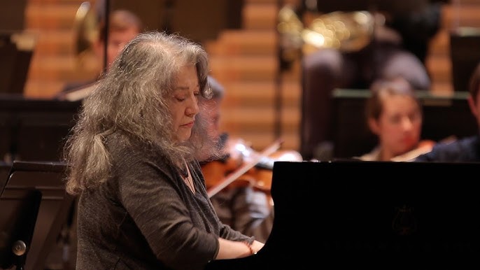 Schumann - Concerto pour piano - Martha Argerich / Riccardo Chailly (répétition) - YouTube