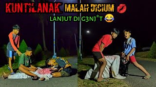 PRANK KUNTILANAK MALAH DICIUM || AUTO SAMPAI BAPER || LUCU TERNGAKAK 🤣