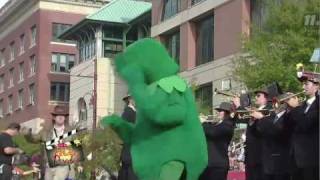 Rice MOB at HEB Thanksgiving Parade 2008.mov