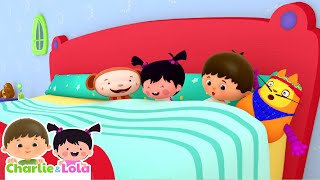 Ten in the Bed 🛌  🥱 | Numbers & Counting | Nursery Rhymes & Songs for Kids 🎵 @Charlie-Lola Resimi