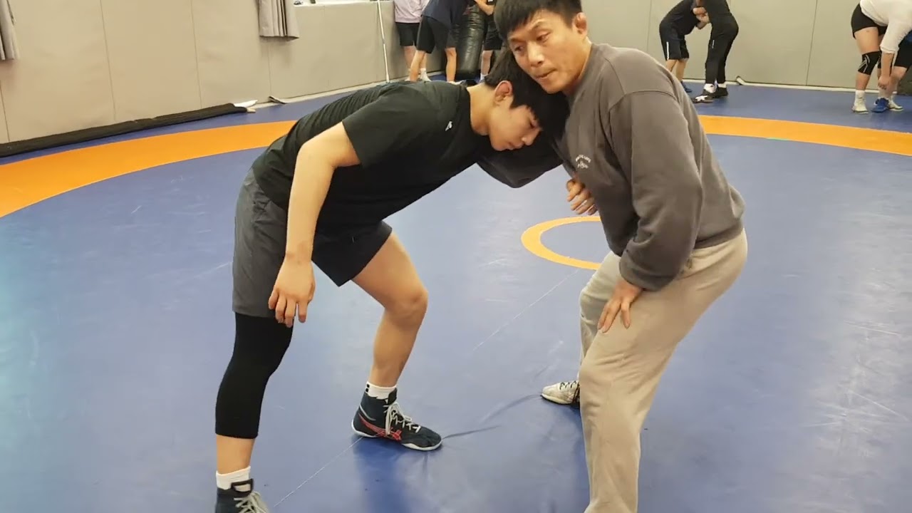 레슬링 언더 훅 택클 그립으로 전환하기