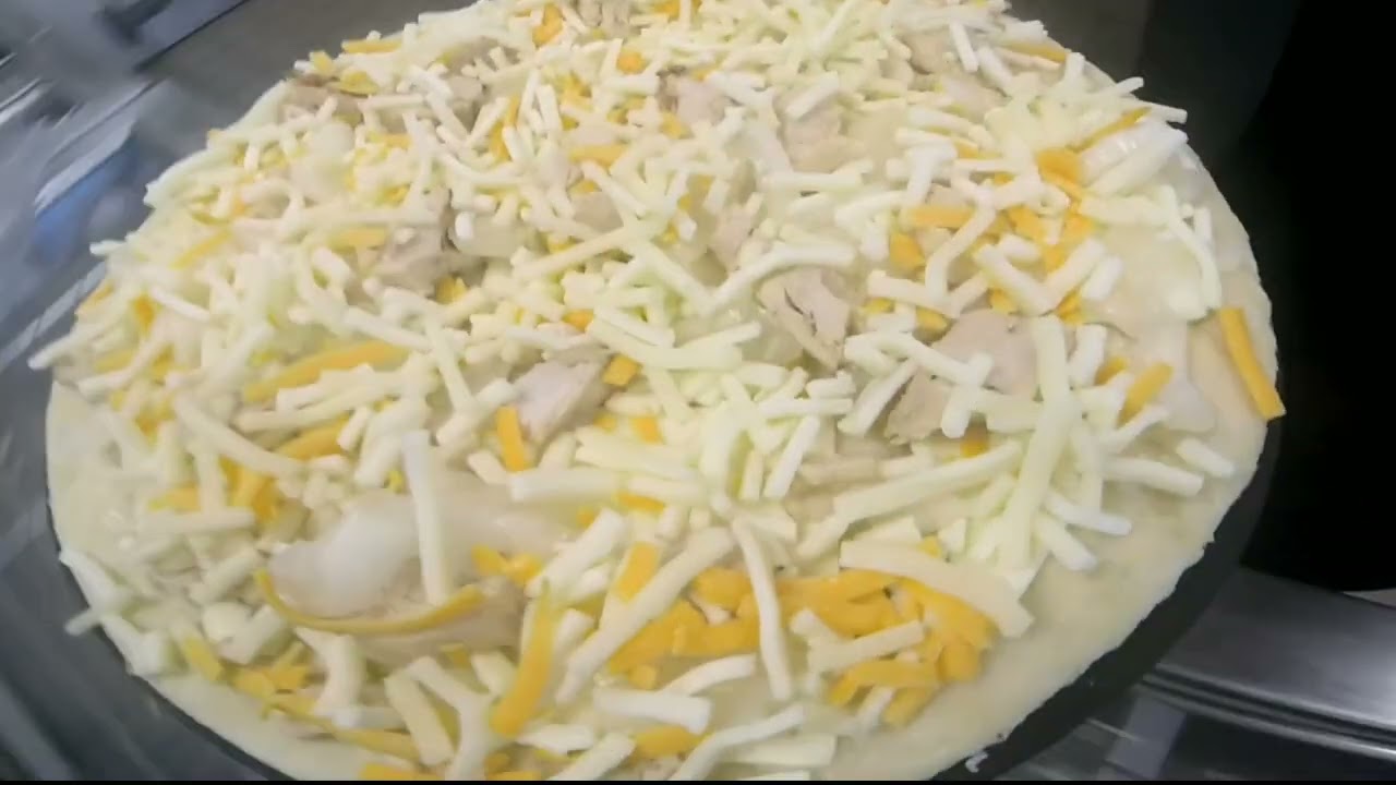 Domino's Buffalo Chicken Pizza! 😍😍😍