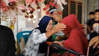 VIRAL SEORANG IBU MENYUAPI MAKANAN KEPADA 6 ORANG ANAK-ANAKNYA DIUSIA SENJA