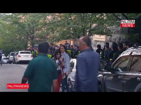 პარლამენტის შესასვლელებთან პოლიციაა მობილიზებული