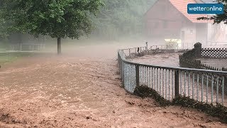 Sintflutartiger regen und sehr viel kleiner hagel haben am sonntag
mancherorts für chaotische zustände gesorgt. besonders betroffen
waren teile von hessen, t...