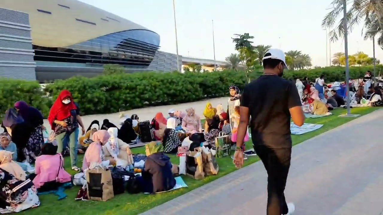 Footpath Shop in Dubai 