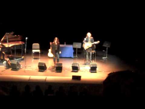 Patti Smith, "Perfect Day" Lou Reed cover, live in...