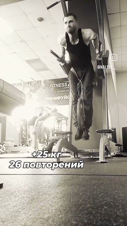 Отжимания на брусьях с отягощением 25 кг - YouTube