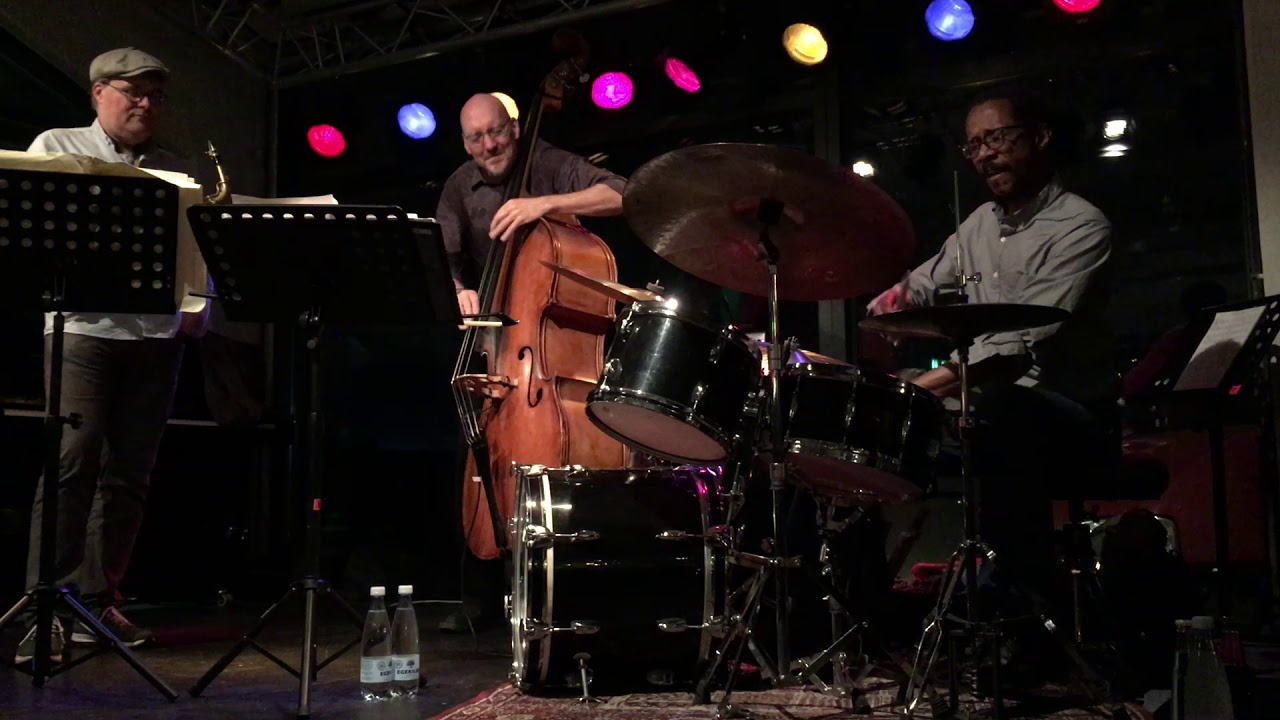 Brian Blade, Benjamin Koppel, Scott Colley. "Benjamin Koppel Collective". Tapperiet, Denmark 2017.
