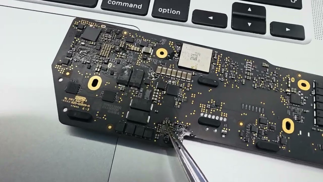 Macbook Air A2337 เปลี่ยนชิพIntersil โดยช่างเป้ Smile IT Service พื้นที่ให้บริการ บางนา