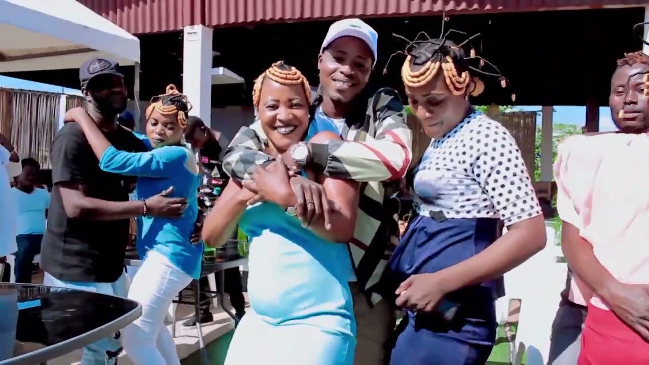 Cezacom bilelo (Mia will mu Kuma)