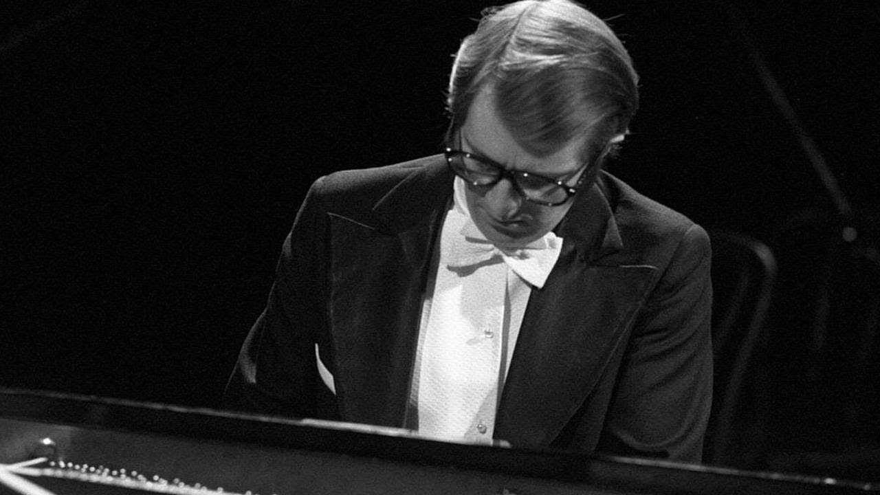 Piotr Paleczny plays Schumann Symphonic Etudes, op. 13 – 1982