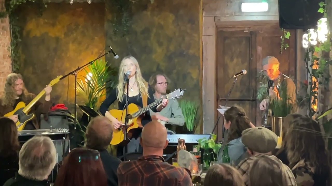 在 YouTube 上观看 Aerynn - Jack's Stack - LIVE see in the dark Album Launch Concert 在 YouTube 上观看 Aerynn - Jack's Stack - LIVE see in the dark Album Launch Concert