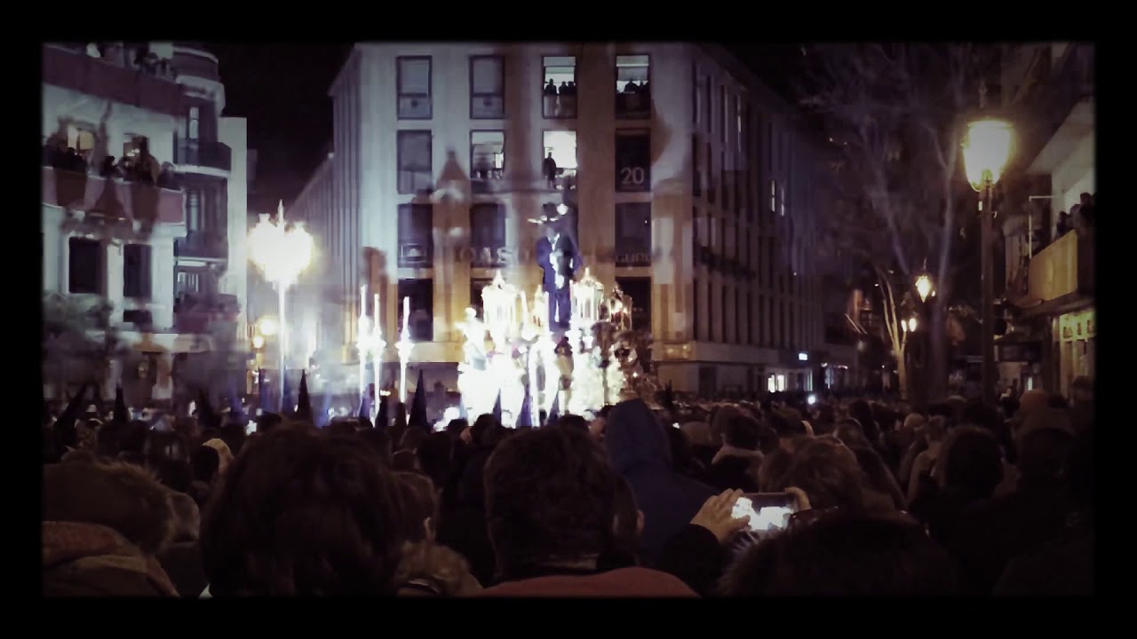 Hermandad de los Gitanos en campana, momento del cambio de recorrido