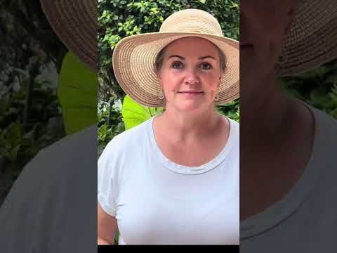 Take a minute for a breathing exercise with Mindy 😌☁️🌺