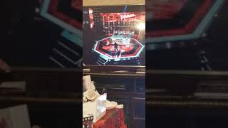 Wendy Moten falls on  the Voice
