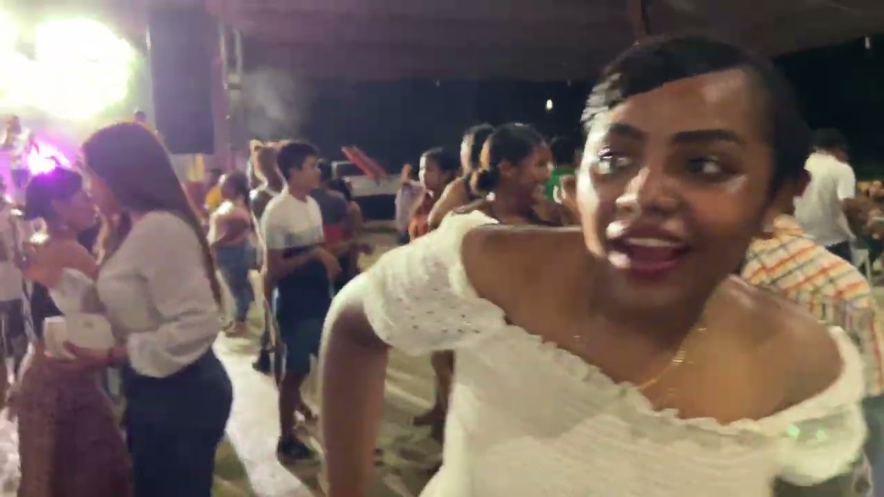 Chicas de Cuajinicuilapa Guerrero bailando con Los Del Sabor
