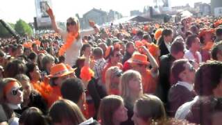 intro 'i am dj chuckie bitch' @ queensday '10