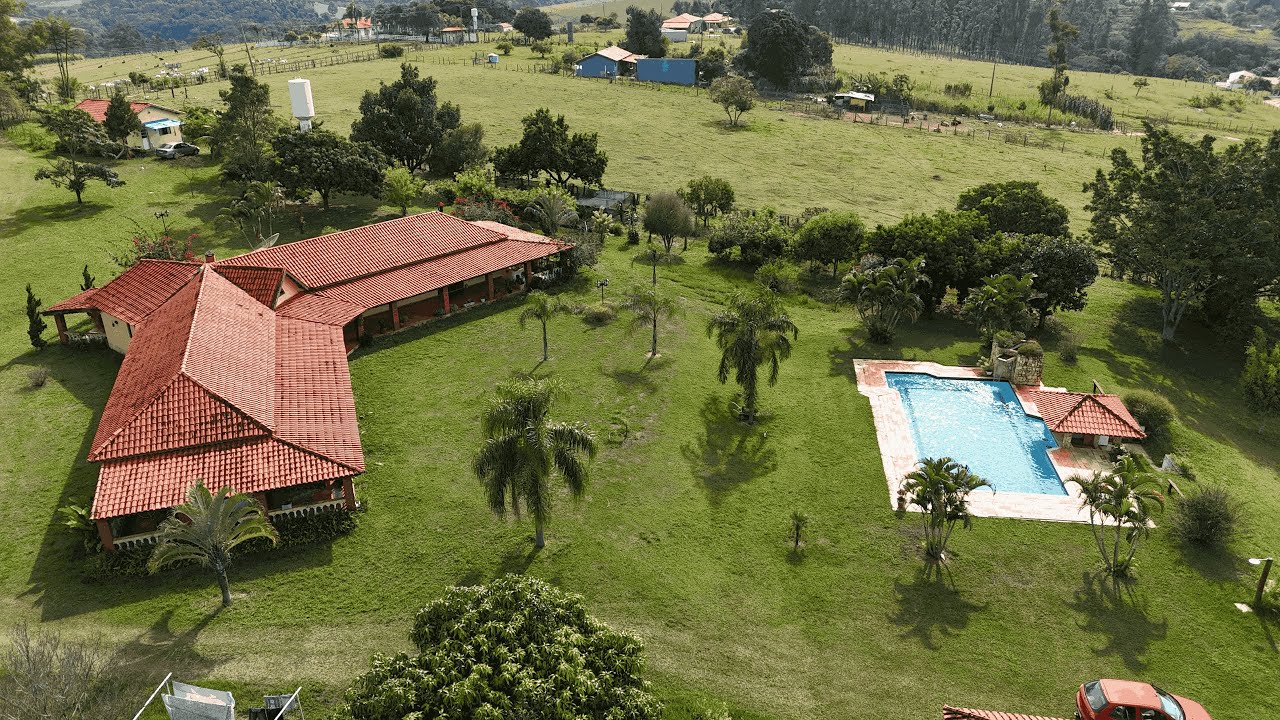 Chácara toda formada de 4 ha no município de Bofete/SP.