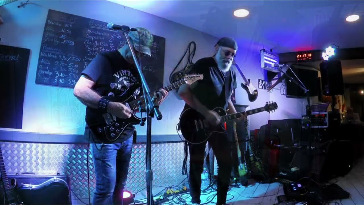 I HEARD IT THROUGH THE GRIPEVINE  par ON THE ROCKS