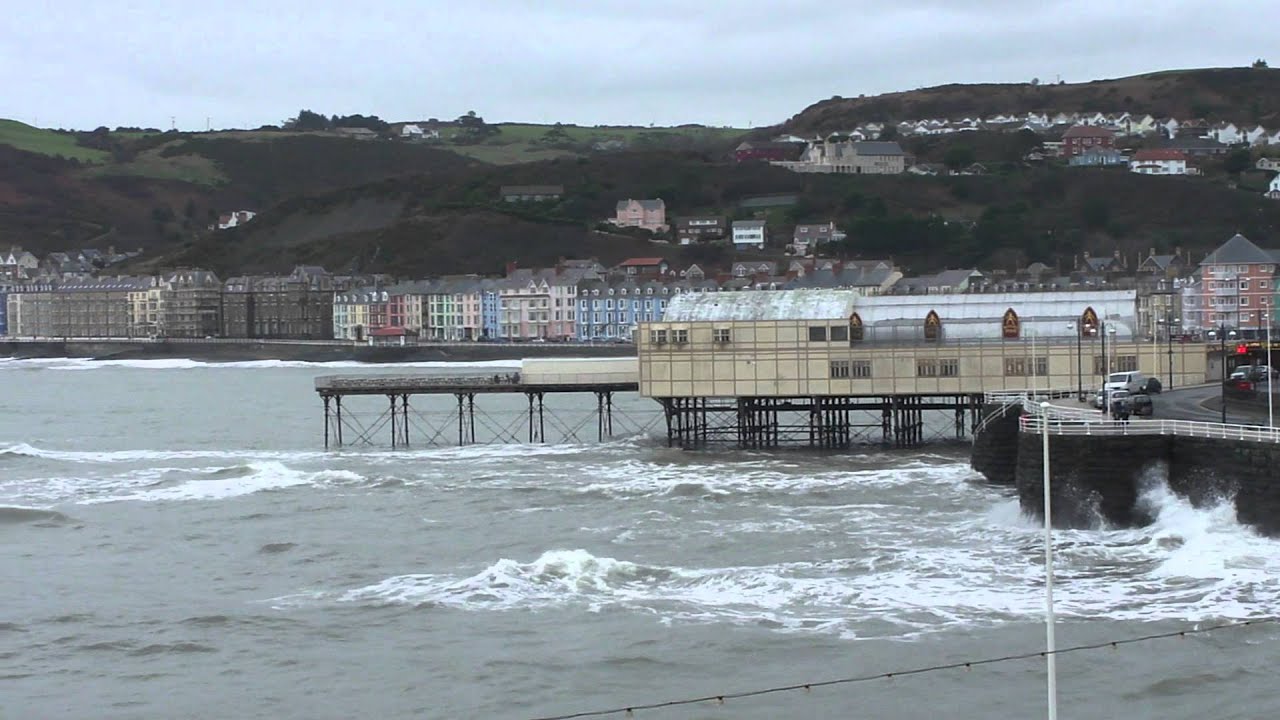 Heavy seas @ Aberystwyth 27th December 2011