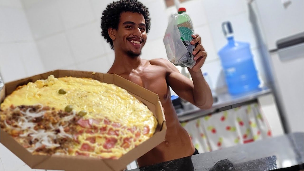 ASMR PIZZA DE R$ 20tão DA COMUNIDADE 🤤🇧🇷 #mukbang #mouthsounds 👅💦 #asmr