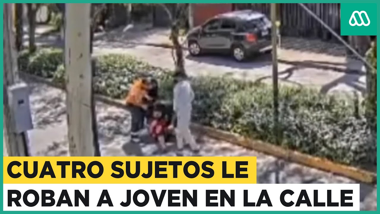Joven víctima de violento robo mientras cruzaba la calle en Las Condes