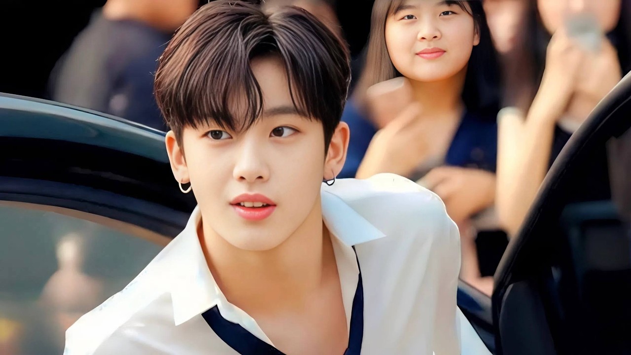 طالبة غبيه تدخل مدرسة للمتنمرين ويتنمروا عليها كل الطلاب لكن اجمل طالب يقع في حبها