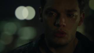 Shadowhunters - 2X11 Jace Cries And Alec Hugs Him