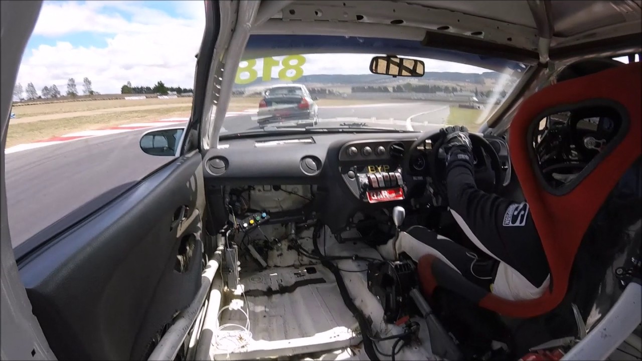 BYP Racing Budget Honda Civic Race Car "Emma" - Wakefield 300 2017 Battle with EVO 6