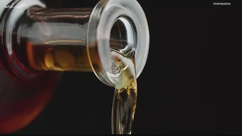 No, drinking alcohol doesn’t help you stay warm in cold weather