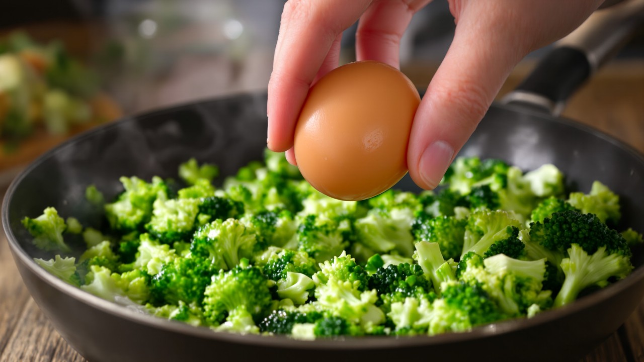 Es ist so lecker, dass ich es fast jedes Wochenende mache! Ein einfaches Brokkoli-Rezept!