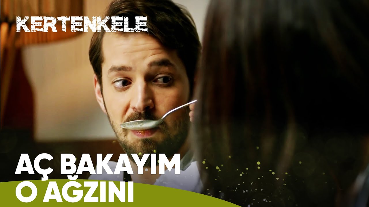 Zeynep, Murat'ı elleriyle besledi - Kertenkele 78. Bölüm