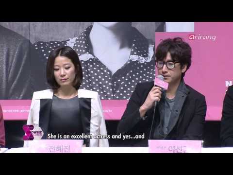 Showbiz Korea - Lee Sun-kyun and Jeon Hye-jin couple star together in the play 'Love Love Love'