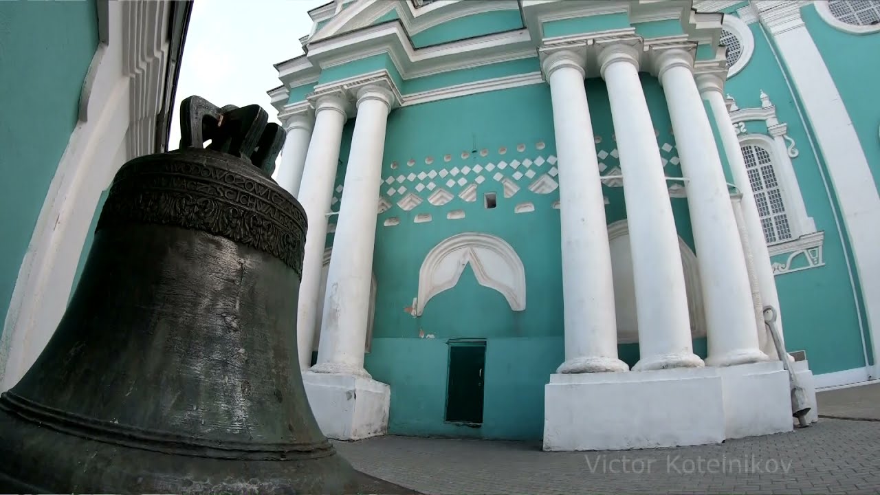 Колокольный звон на крестный ход в Свято-Успенском  соборе Смоленска и немного истории. 28.08.2018.