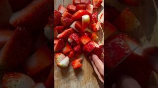 Strawberry smoothie ?yummy ?healthydrink strawberry winter youtubeshorts shorts subscribe